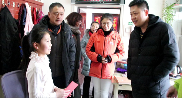 愛心助學(xué)，點(diǎn)燃希望