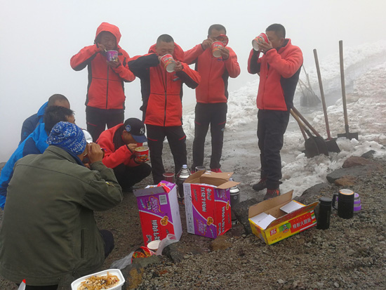 為了南景區(qū)早日開放，他們在行動(dòng)