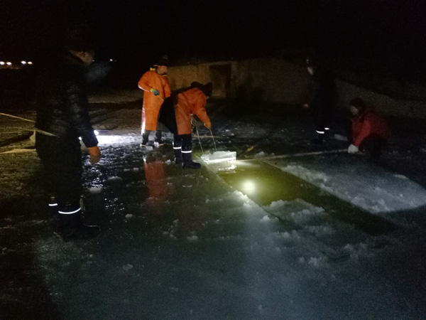 “冰光大道”如期完成施工 保障“粉雪節(jié)”城區(qū)活動順利開展